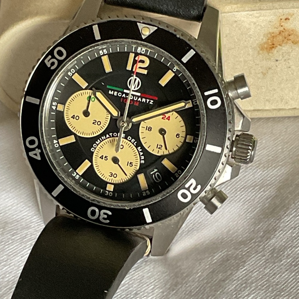 Impressive 3-Register Panda 40mm Dominatore Del Mare Meca-Quartz Chronograph